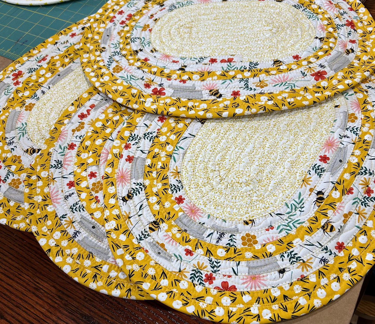 Yellow Placemats and Table Topper Set  (set of 4 placemats & 1 table topper)